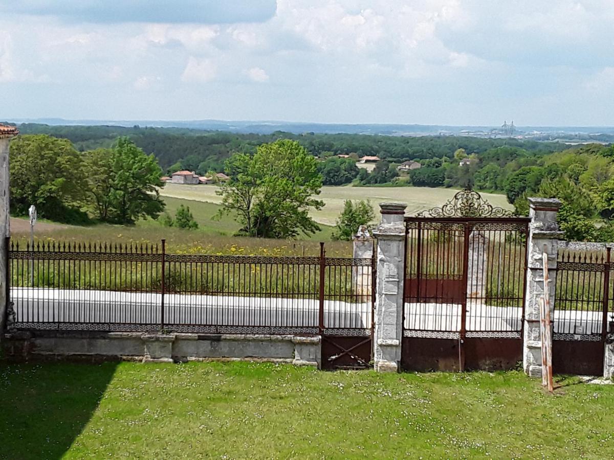 Bertric-Burée Le Moulin A Vent Bed & Breakfast エクステリア 写真
