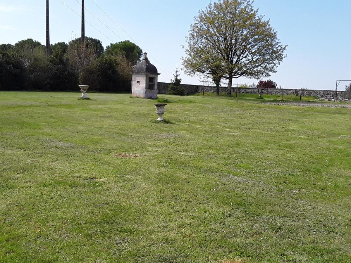 Bertric-Burée Le Moulin A Vent Bed & Breakfast エクステリア 写真